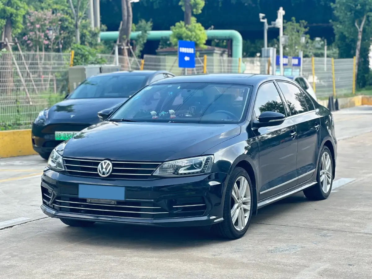 2018 Volkswagen Sagitar 1.4T 150HP L4 7DCT