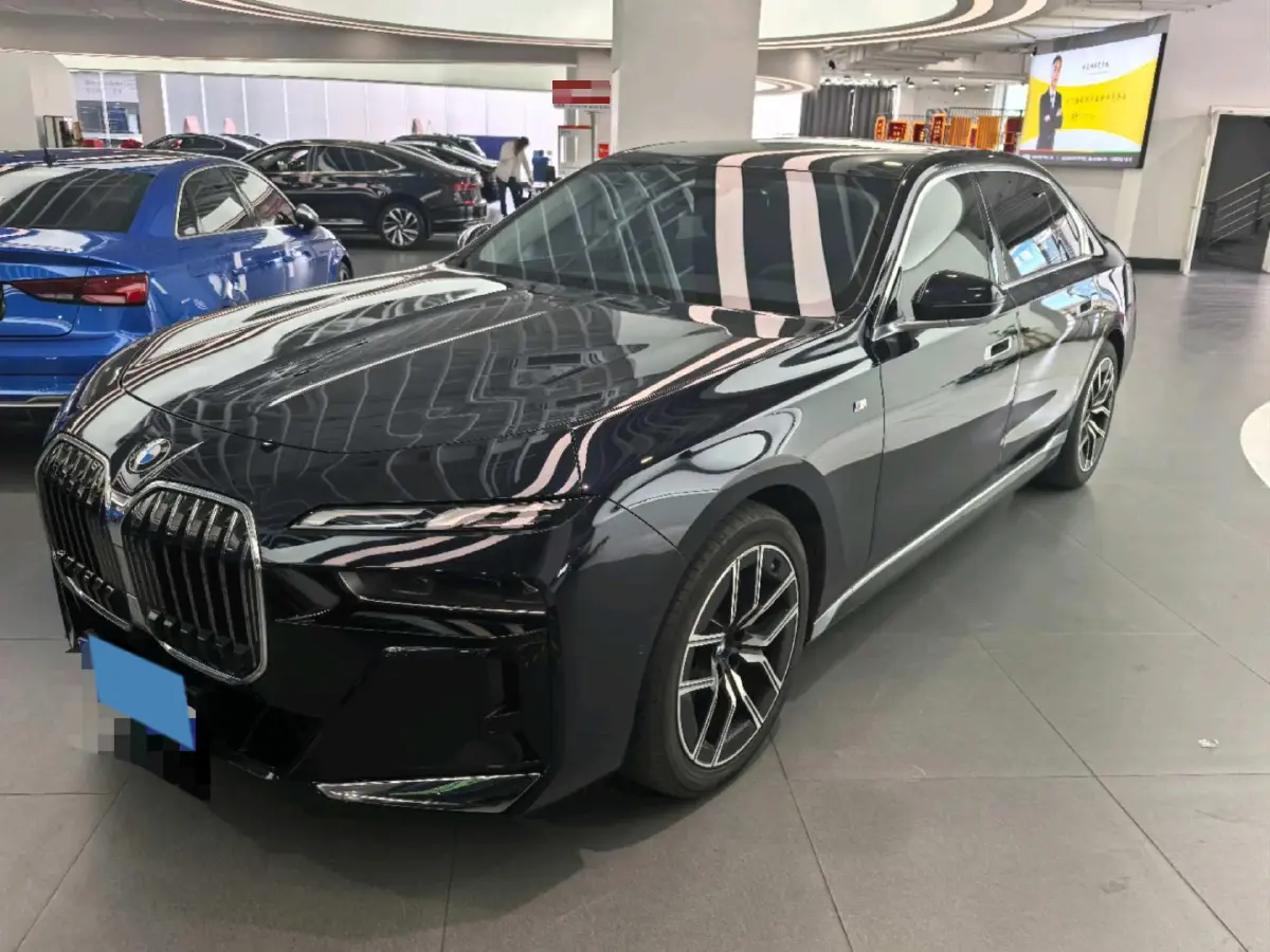 2023 BMW 7 Series 3.0T 272HP L6 8AT