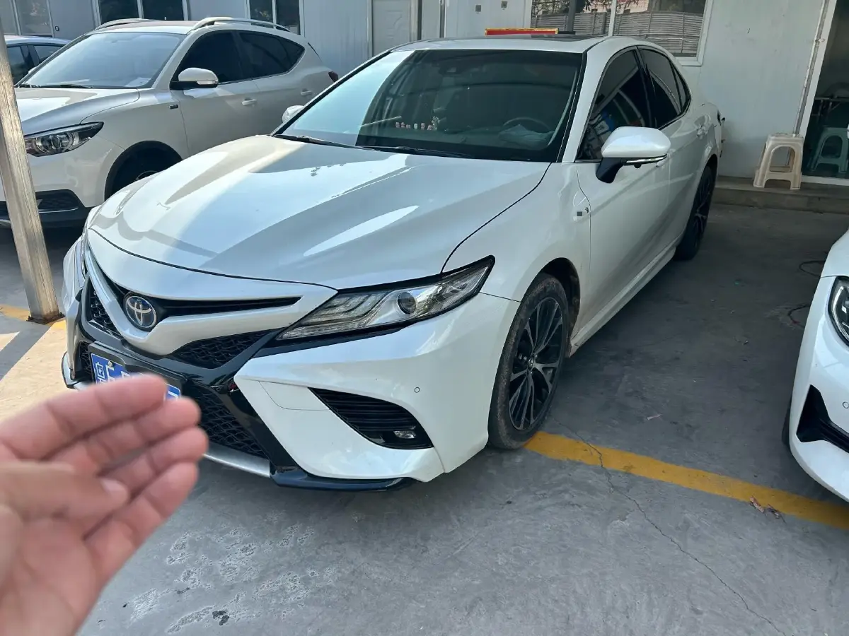 2019 Toyota Camry 2.5L 178HP L4 E-CVT Hybrid