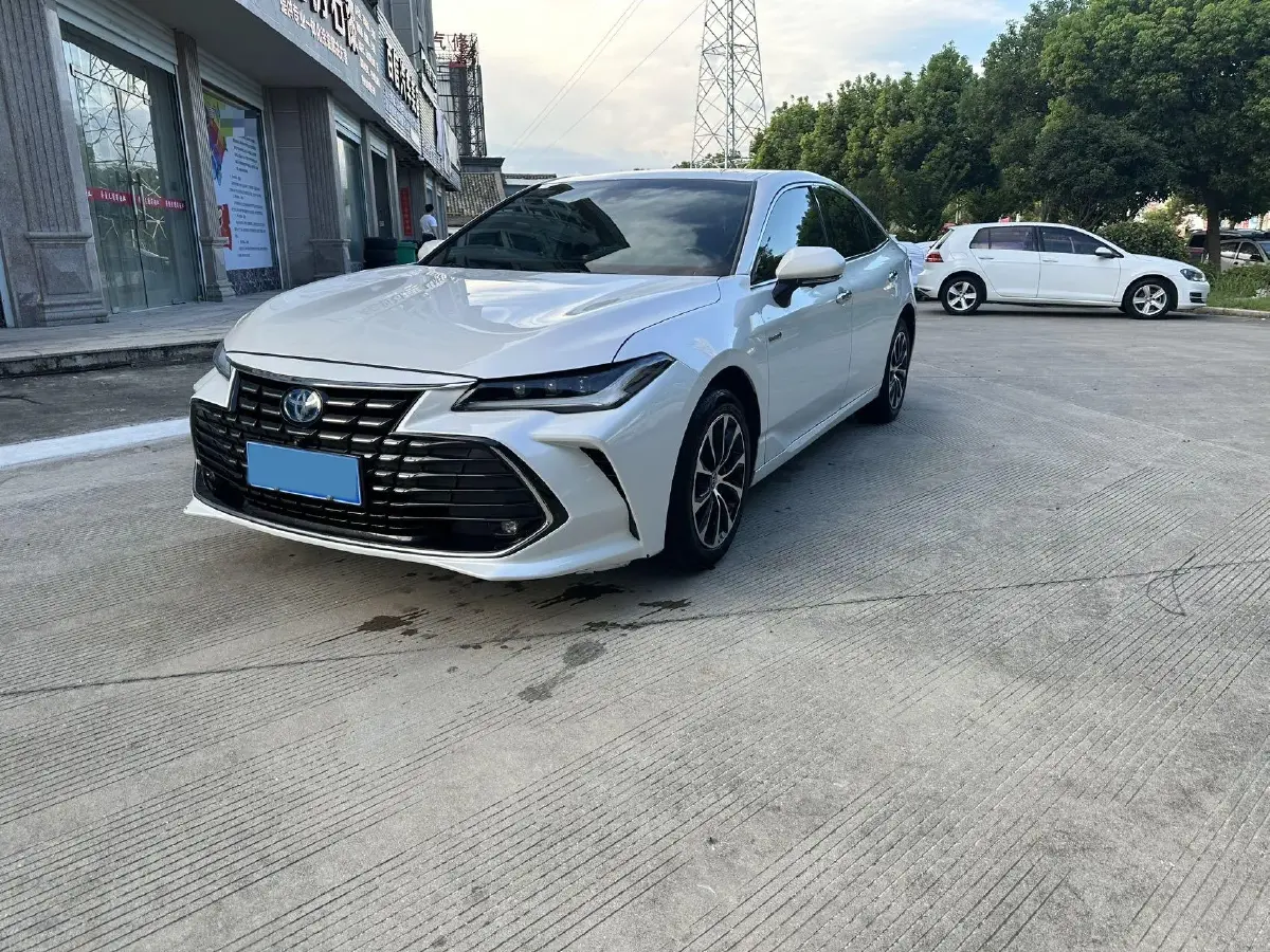 2022 Toyota Avalon 2.5L 178HP L4 E-CVT Hybrid