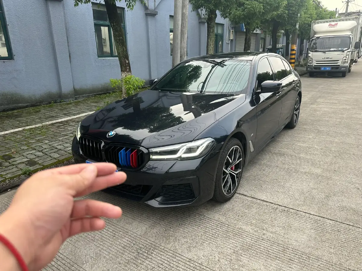 2022 BMW 5 Series 2.0T 252HP L4 8AT