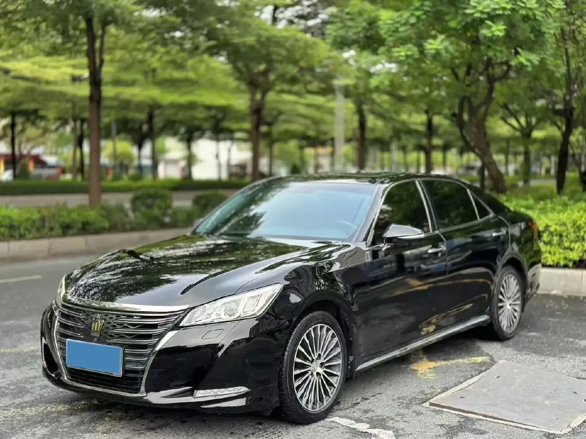 2018 Toyota Crown 2.0T 235HP L4 8AT