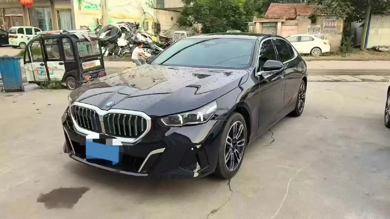 2025 BMW 5 Series 2.0T 258HP L4 8AT