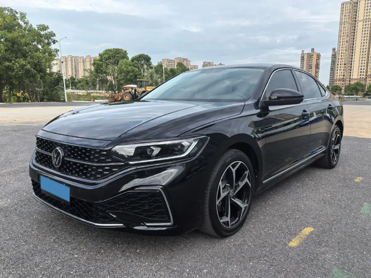 2024 Volkswagen Passat 2.0T 186HP L4 7DCT