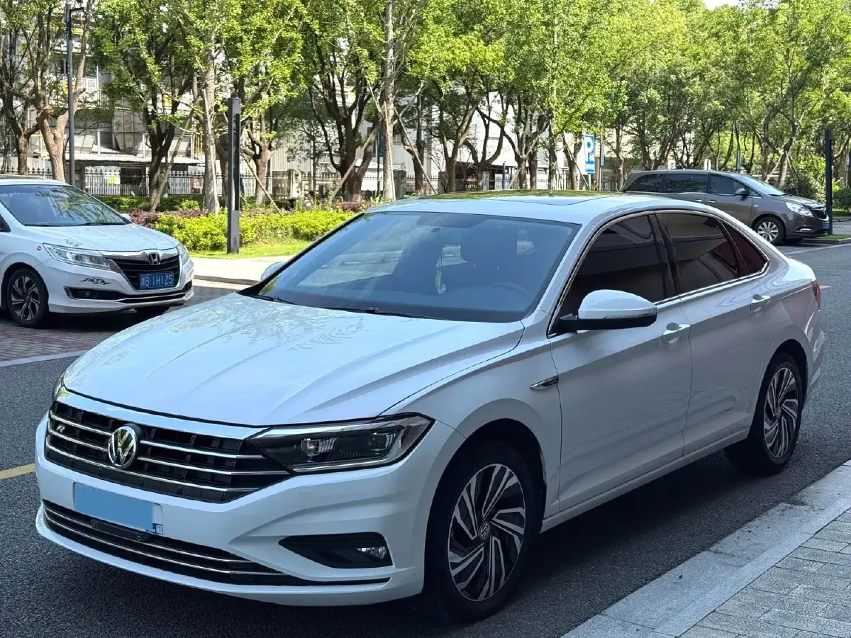 2021 Volkswagen Sagitar 1.2T 116HP L4 7DCT
