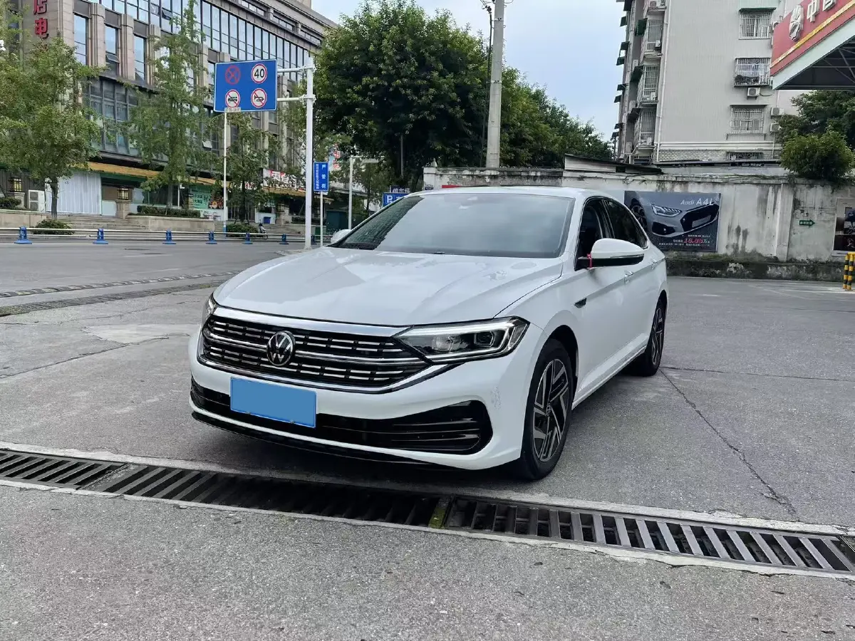 2023 Volkswagen Sagitar 1.5T 160HP L4 7DCT