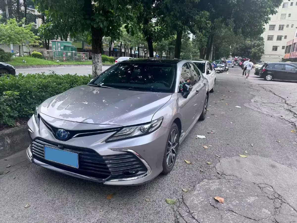 2021 Toyota Camry 2.5L 178HP L4 E-CVT Hybrid