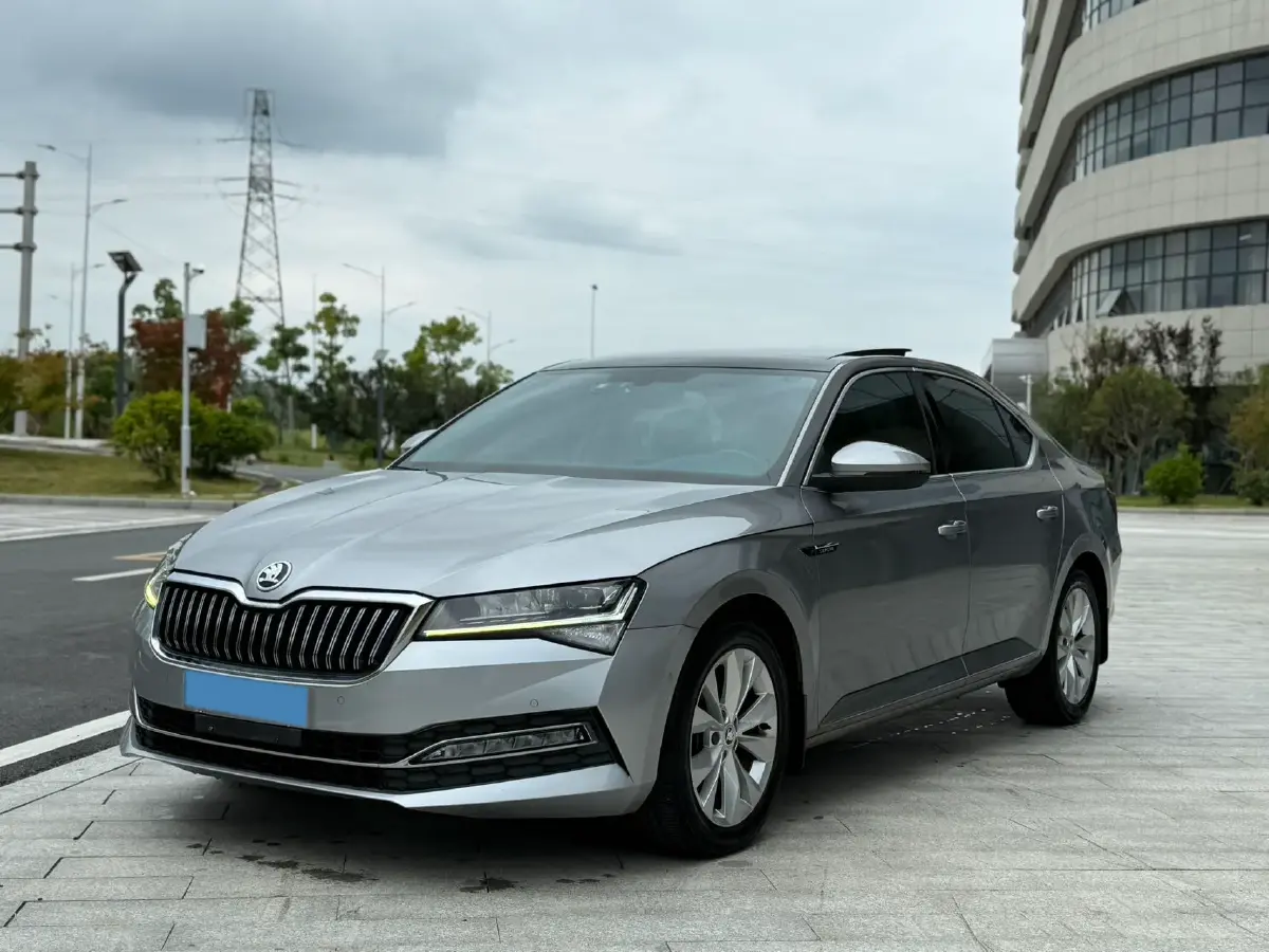 2019 Skoda Superb 2.0T 186HP L4 7DCT