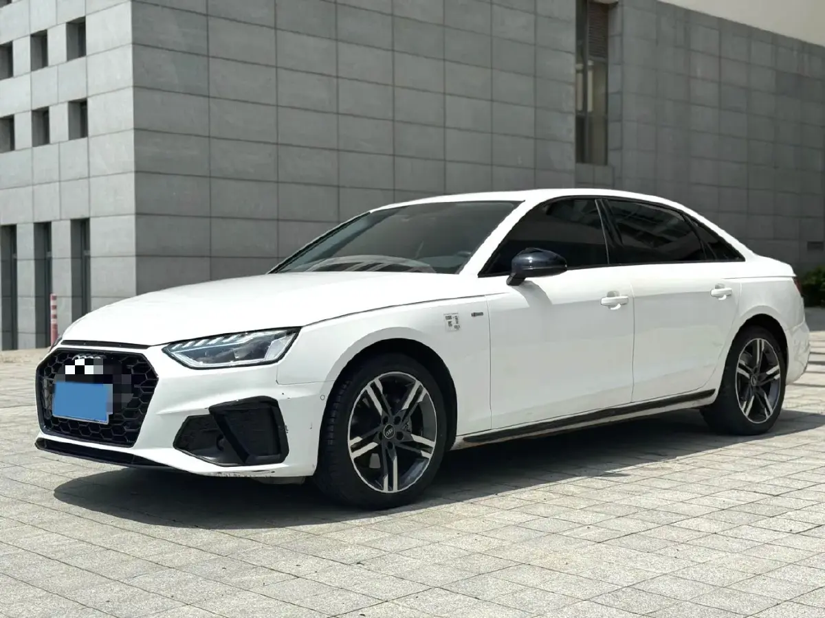 2022 Audi A4L 2.0T 190HP L4 7DCT