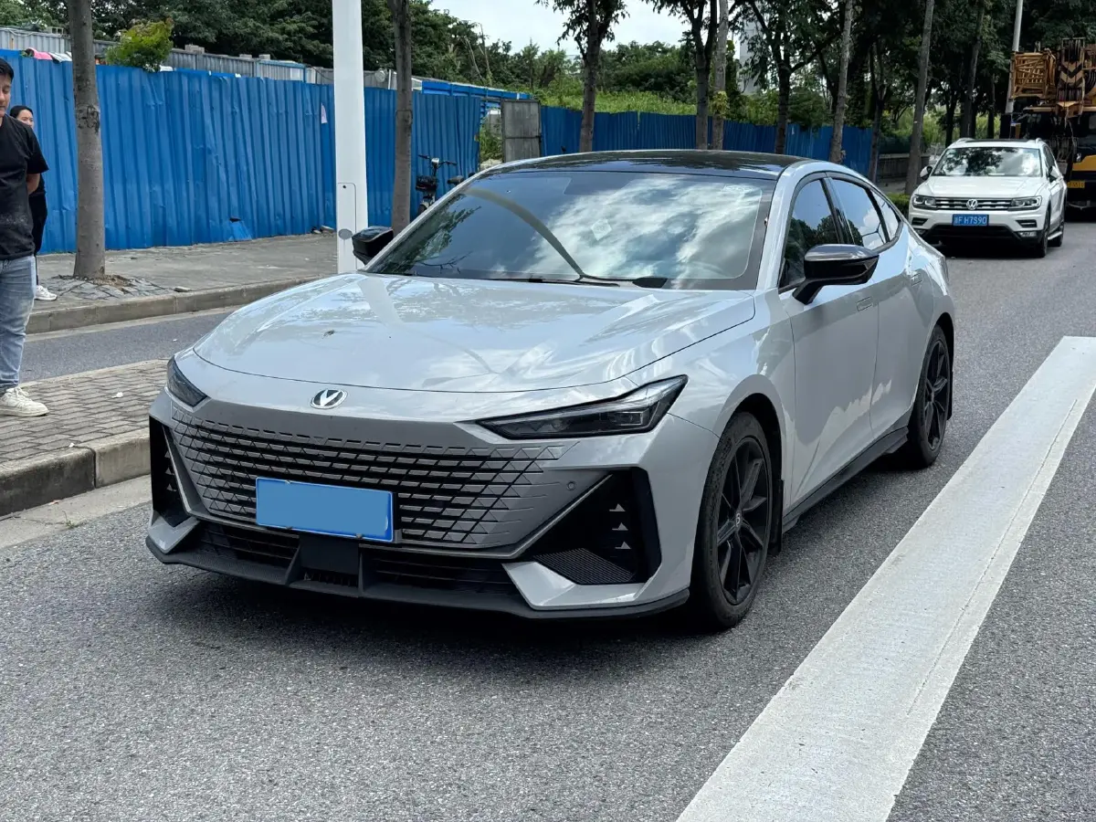 2022 ChangAn UNI-V 1.5T 188HP L4 7DCT