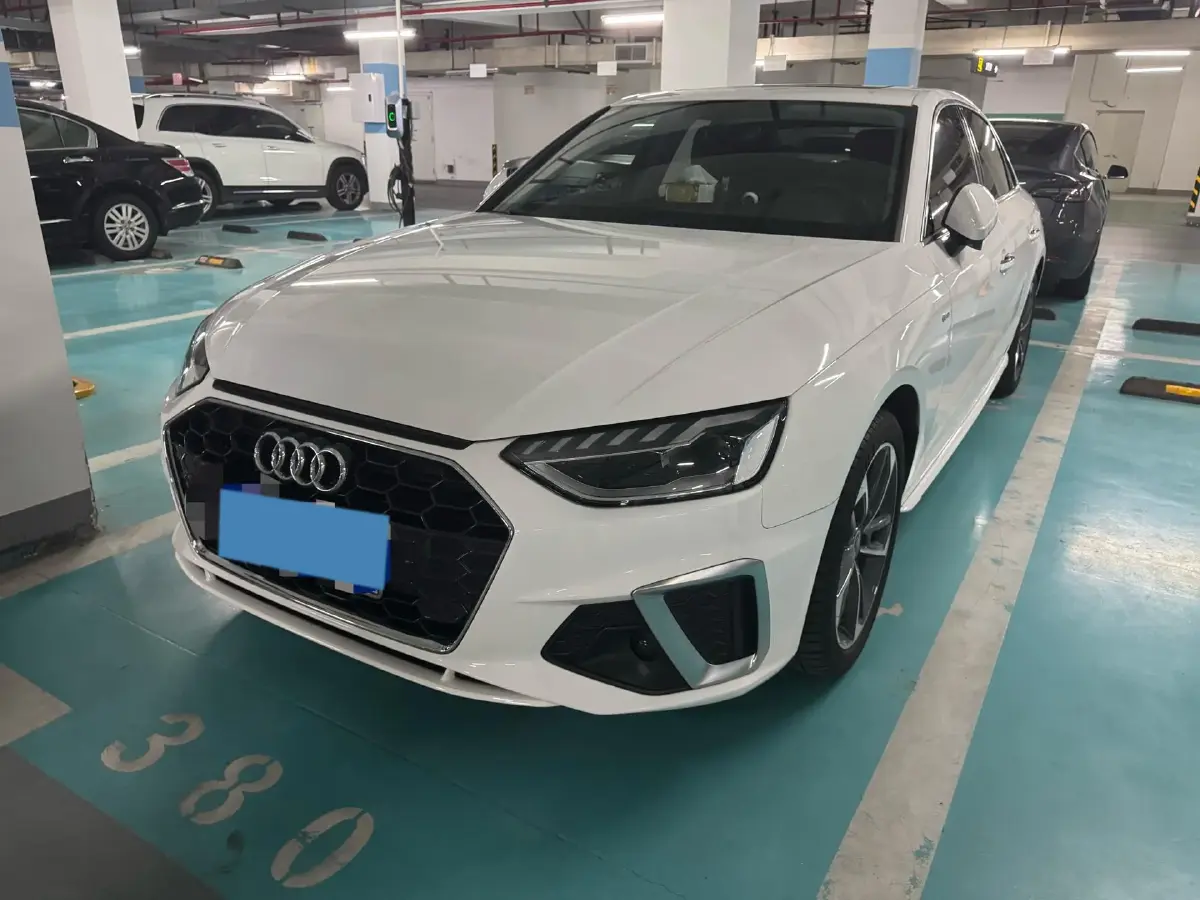 2022 Audi A4L 2.0T 190HP L4 7DCT
