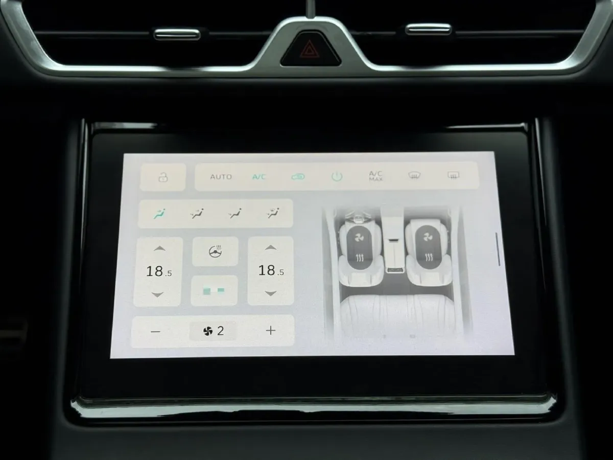 2023 WEY Mocha 1.5T 156HP L4 2DHT PHEV 34KWH,autocango,china used car exporter,china ev exporter,chinese used car exporter,chinese used ev exporter