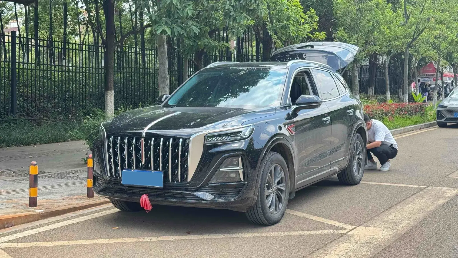 2023 HongQi HS5 2.0T 252HP L4 8AT