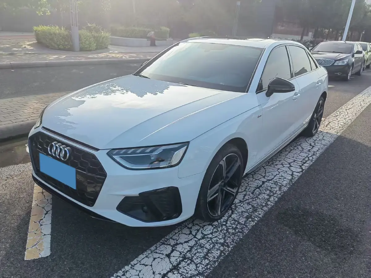 2023 Audi A4L 2.0T 190HP L4 7DCT