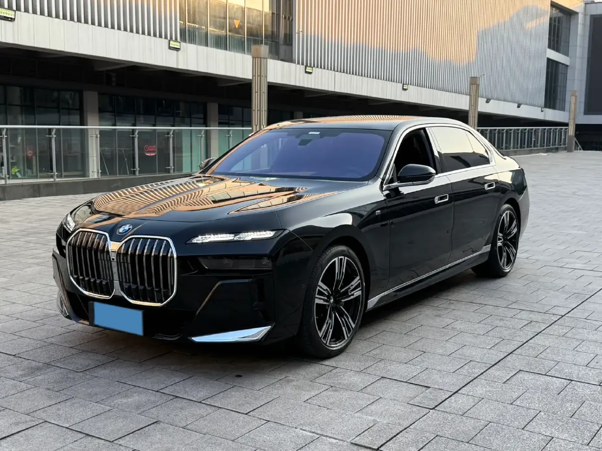 2023 BMW 7 Series 3.0T 381HP L6 8AT