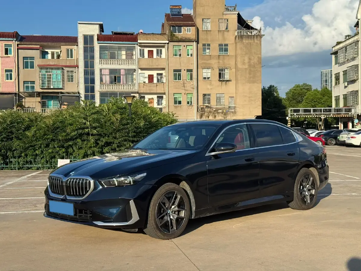 2024 BMW 5 Series 2.0T 258HP L4 8AT