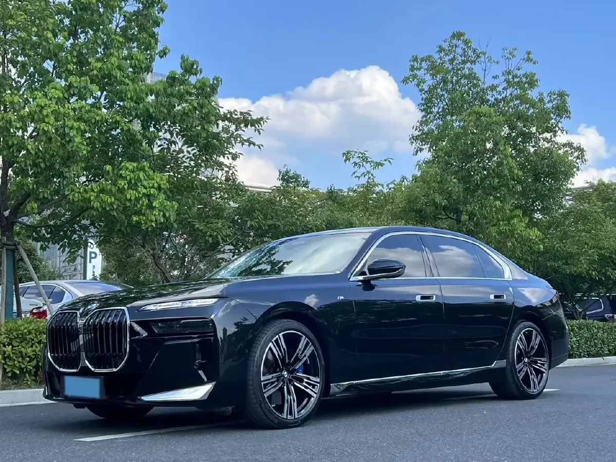 2023 BMW 7 Series 3.0T 381HP L6 8AT