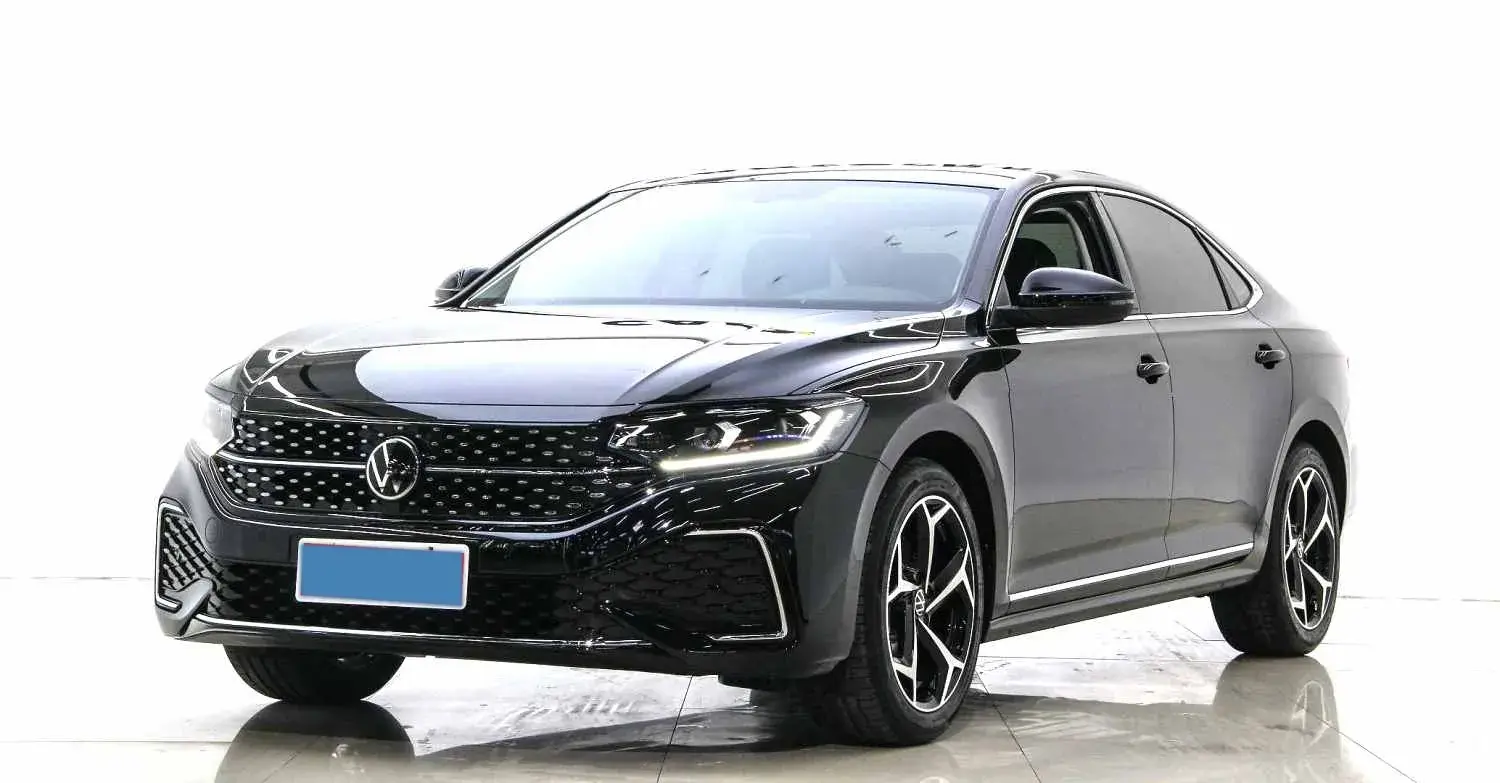 2025 Volkswagen Passat 2.0T 220HP L4 7DCT