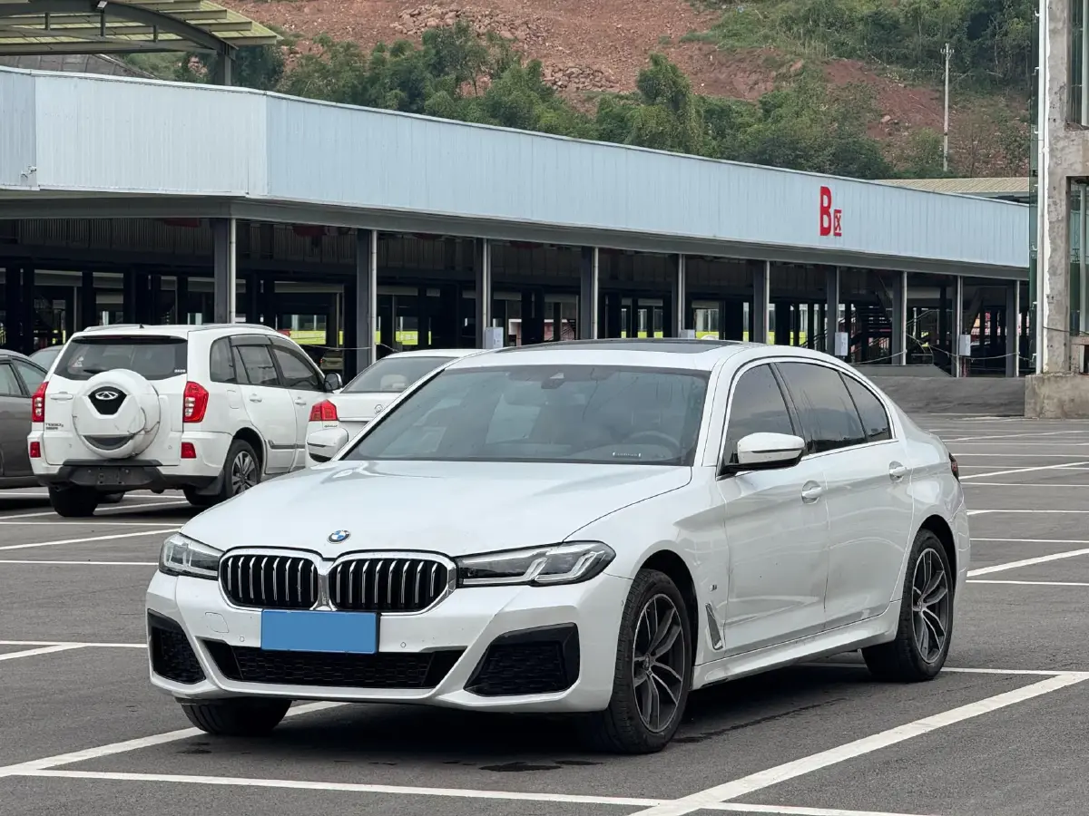 2022 BMW 5 Series 2.0T 184HP L4 8AT