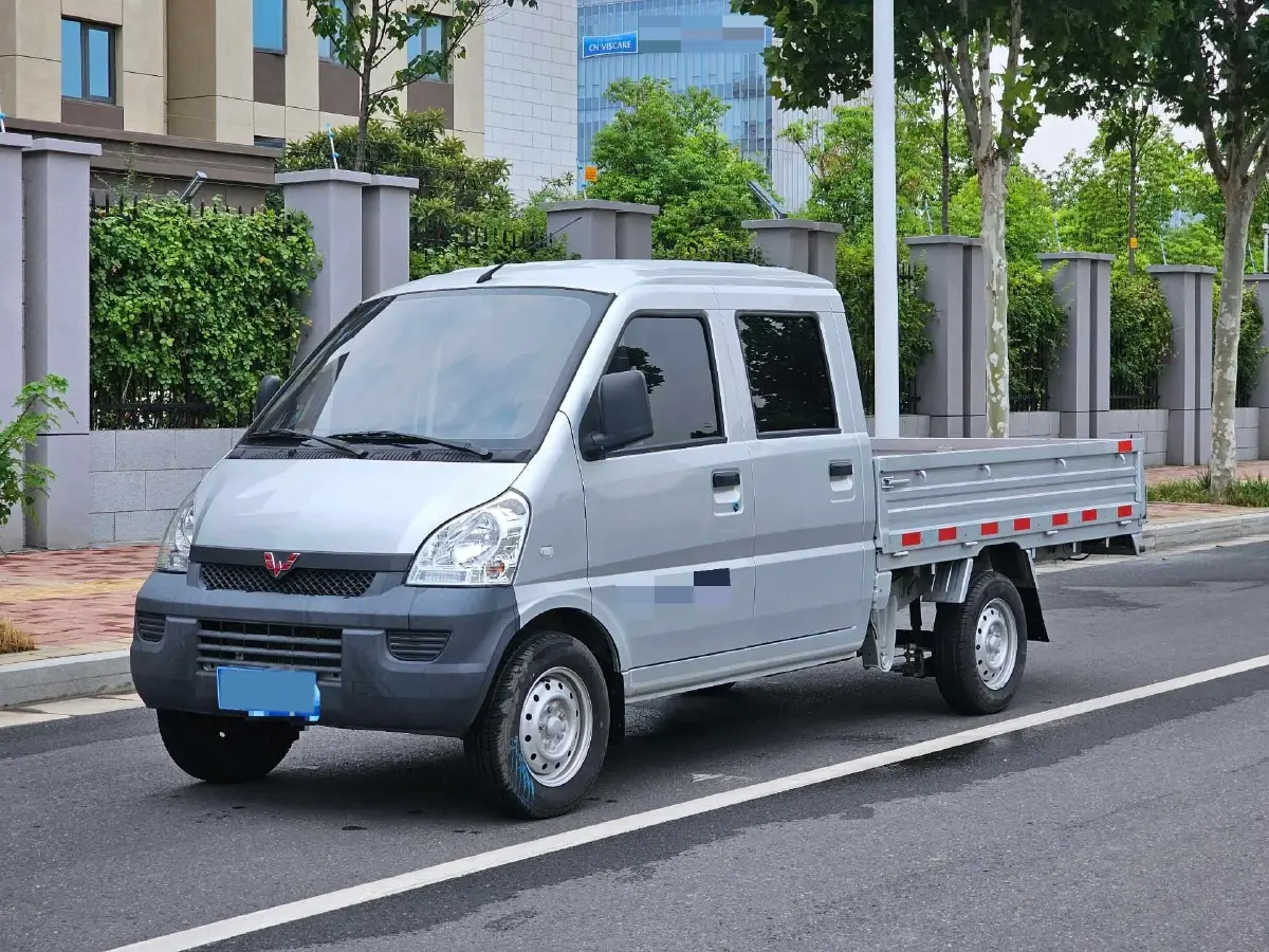 2022 WuLing RongGuang Mini Truck 1.5L 99HP L4 5MT