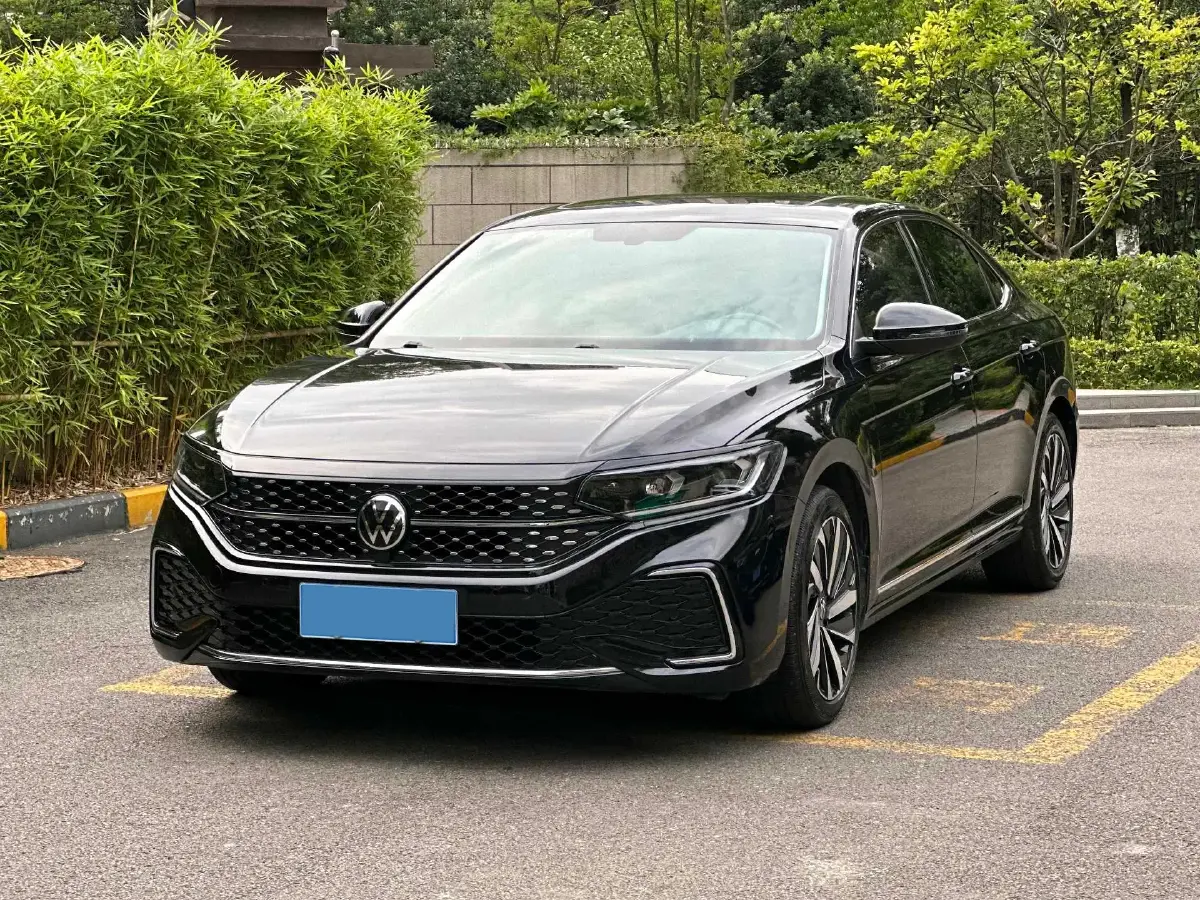 2022 Volkswagen Passat 2.0T 186HP L4 7DCT