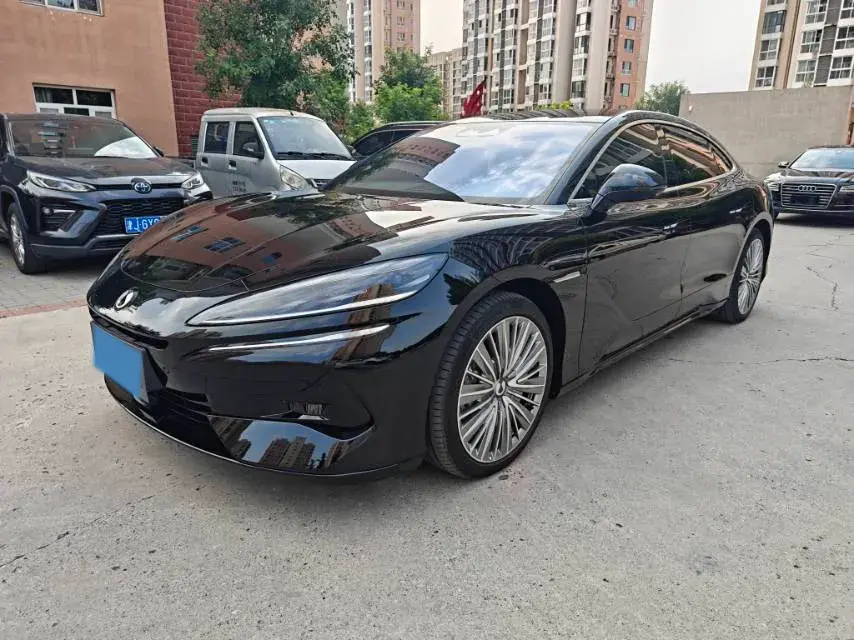 2024 Denza DenzaZ9 2.0T 207HP L4 E-CVT PHEV 38.5KWH