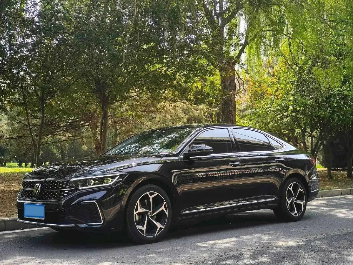 2023 Volkswagen Passat 2.0T 186HP L4 7DCT