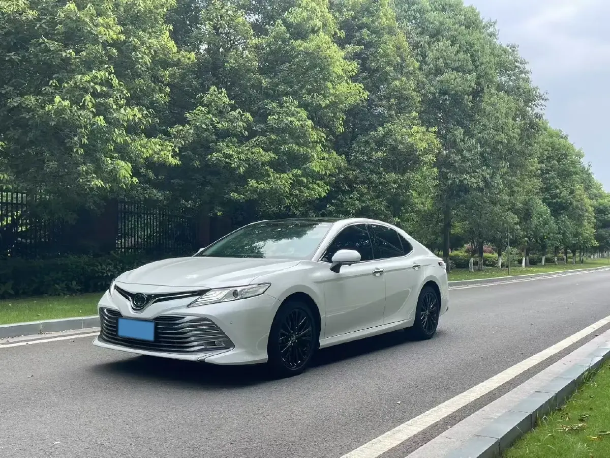 2019 Toyota Camry 2.5L 209HP L4 8AT