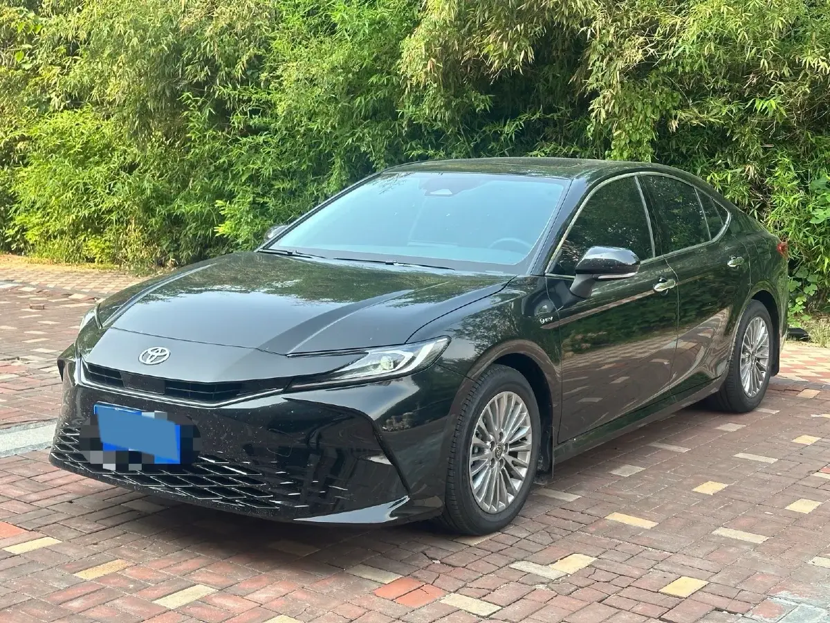 2024 Toyota Camry 2.0L 152HP L4 E-CVT Hybrid