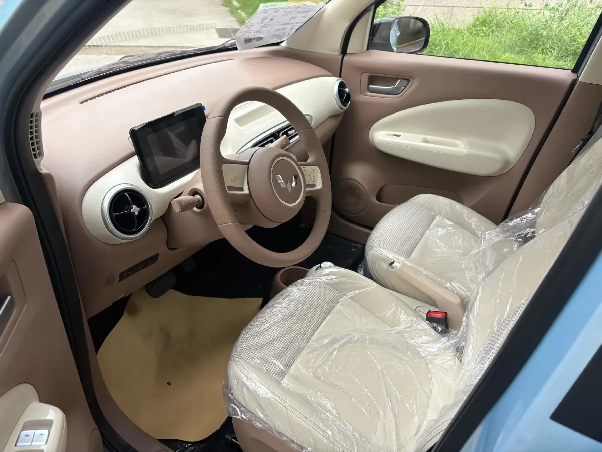 2025 WuLing HongGuang MINI EV BEV 16.2KWH,autocango,china used car exporter,china ev exporter,chinese used car exporter,chinese used ev exporter