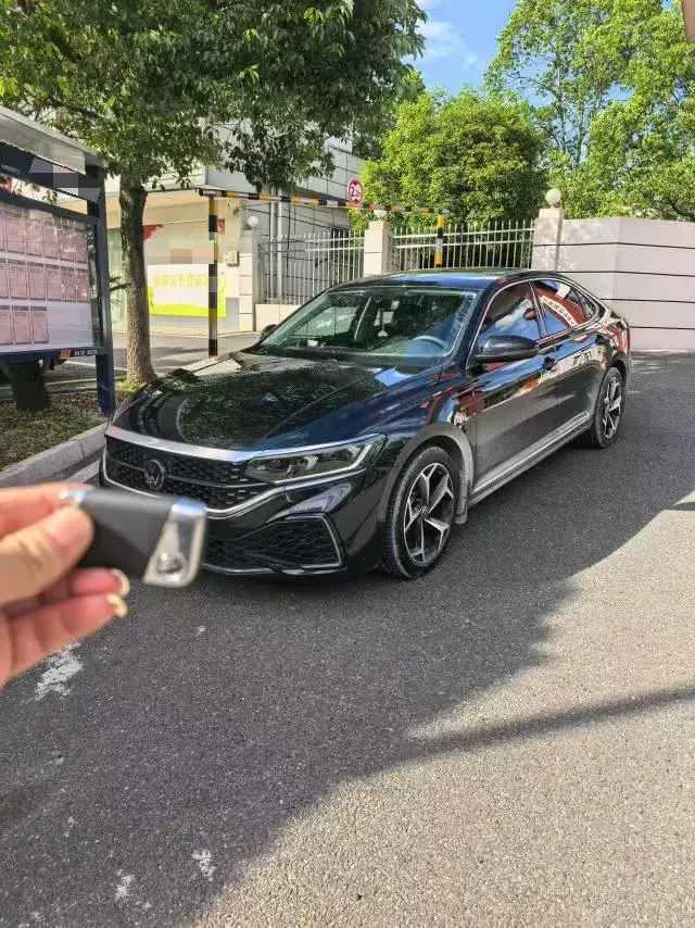 2024 Volkswagen Passat 2.0T 186HP L4 7DCT