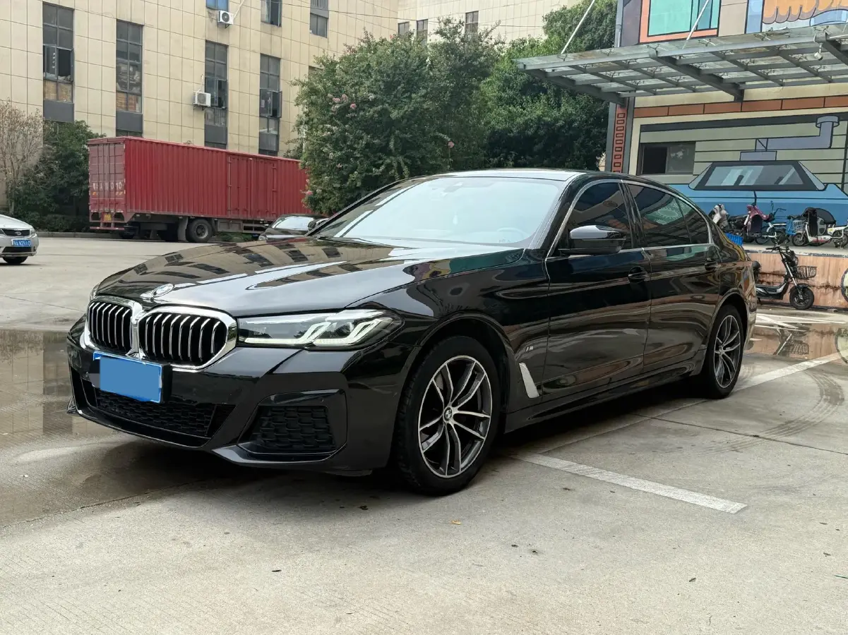 2022 BMW 5 Series 2.0T 184HP L4 8AT