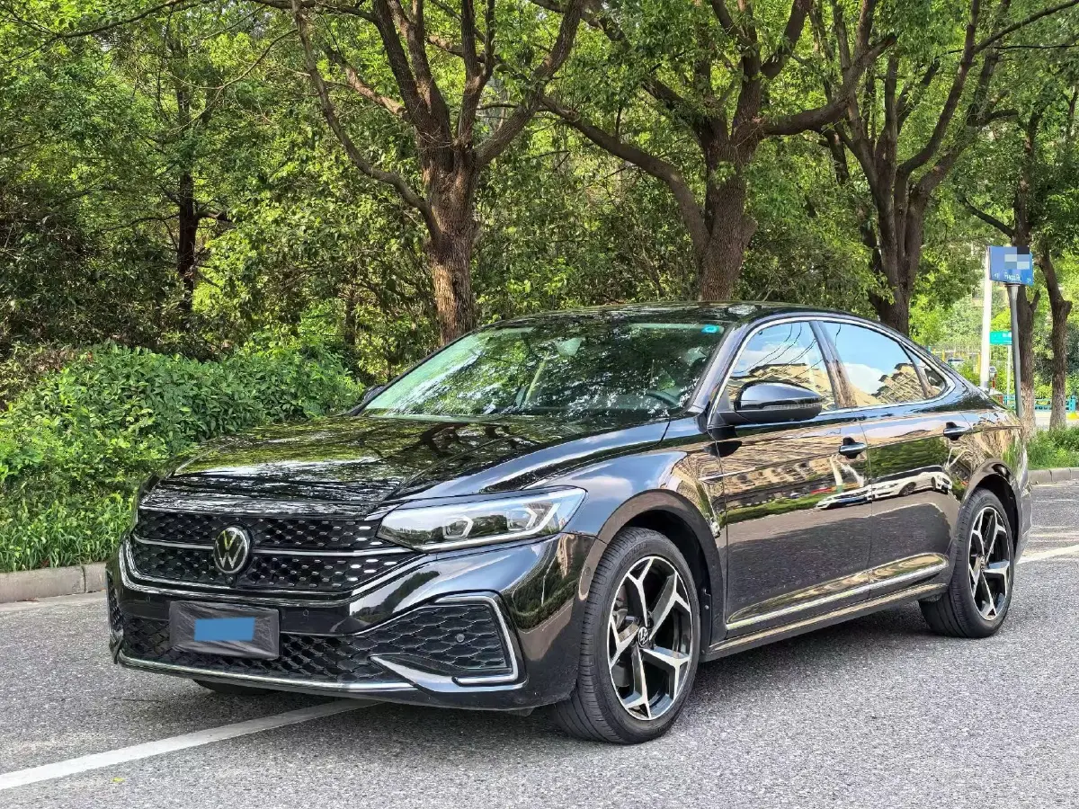 2023 Volkswagen Passat 2.0T 186HP L4 7DCT