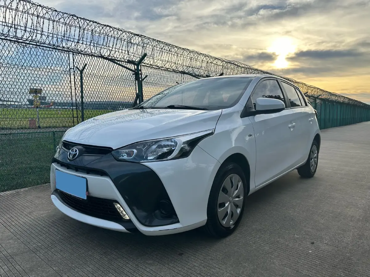 2017 Toyota Yaris L 1.5L 107HP L4 CVT