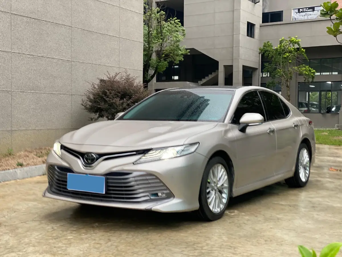 2019 Toyota Camry 2.5L 209HP L4 8AT