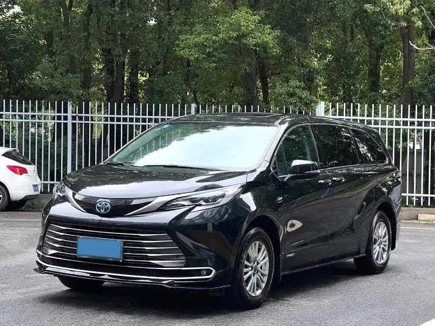 2021 Toyota Sienna 2.5L 192HP L4 E-CVT Hybrid
