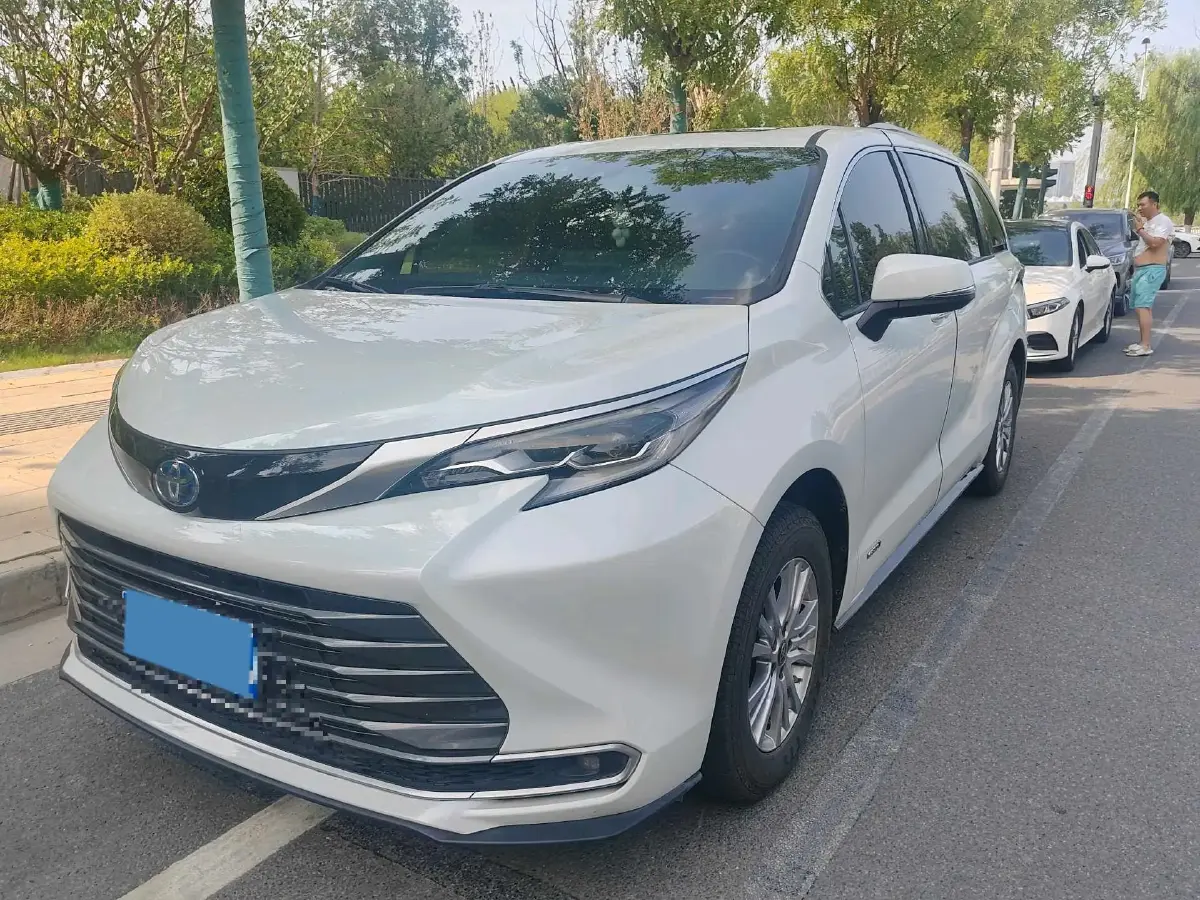 2021 Toyota Sienna 2.5L 192HP L4 E-CVT Hybrid