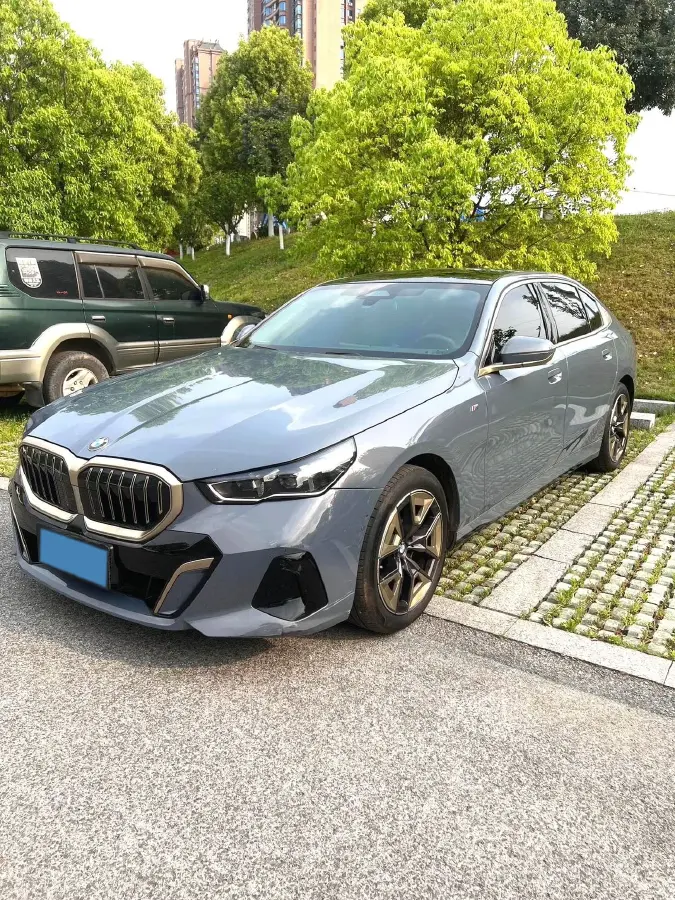 2024 BMW 5 Series 2.0T 190HP L4 8AT