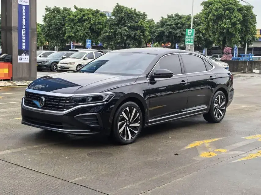 2024 Volkswagen Passat 2.0T 186HP L4 7DCT