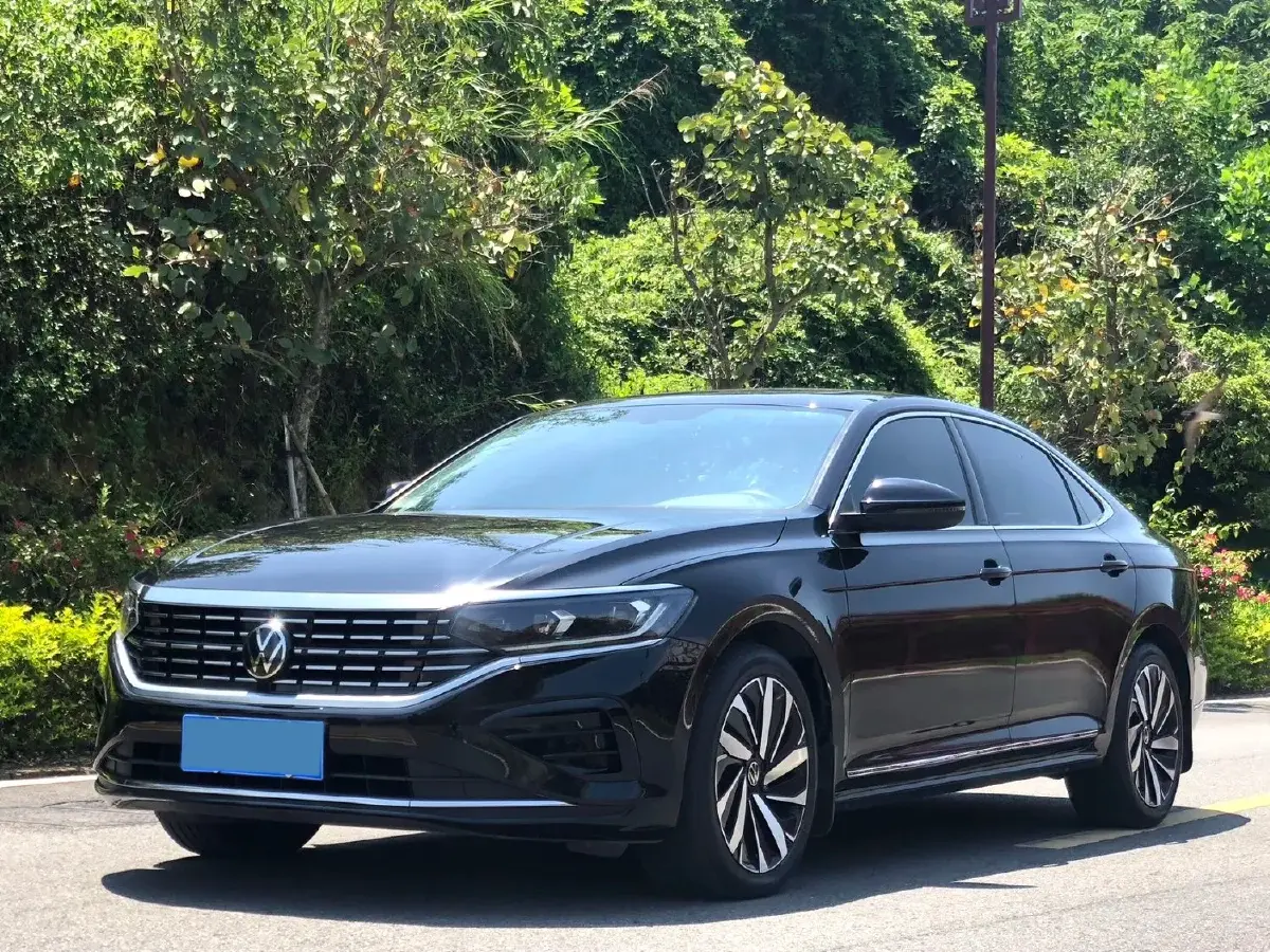 2023 Volkswagen Passat 2.0T 186HP L4 7DCT