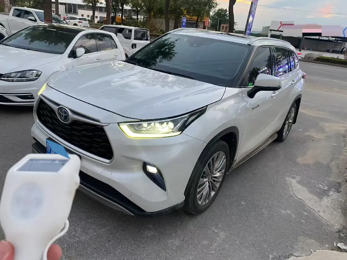 2022 Toyota Highlander 2.5L 192HP L4 E-CVT Hybrid