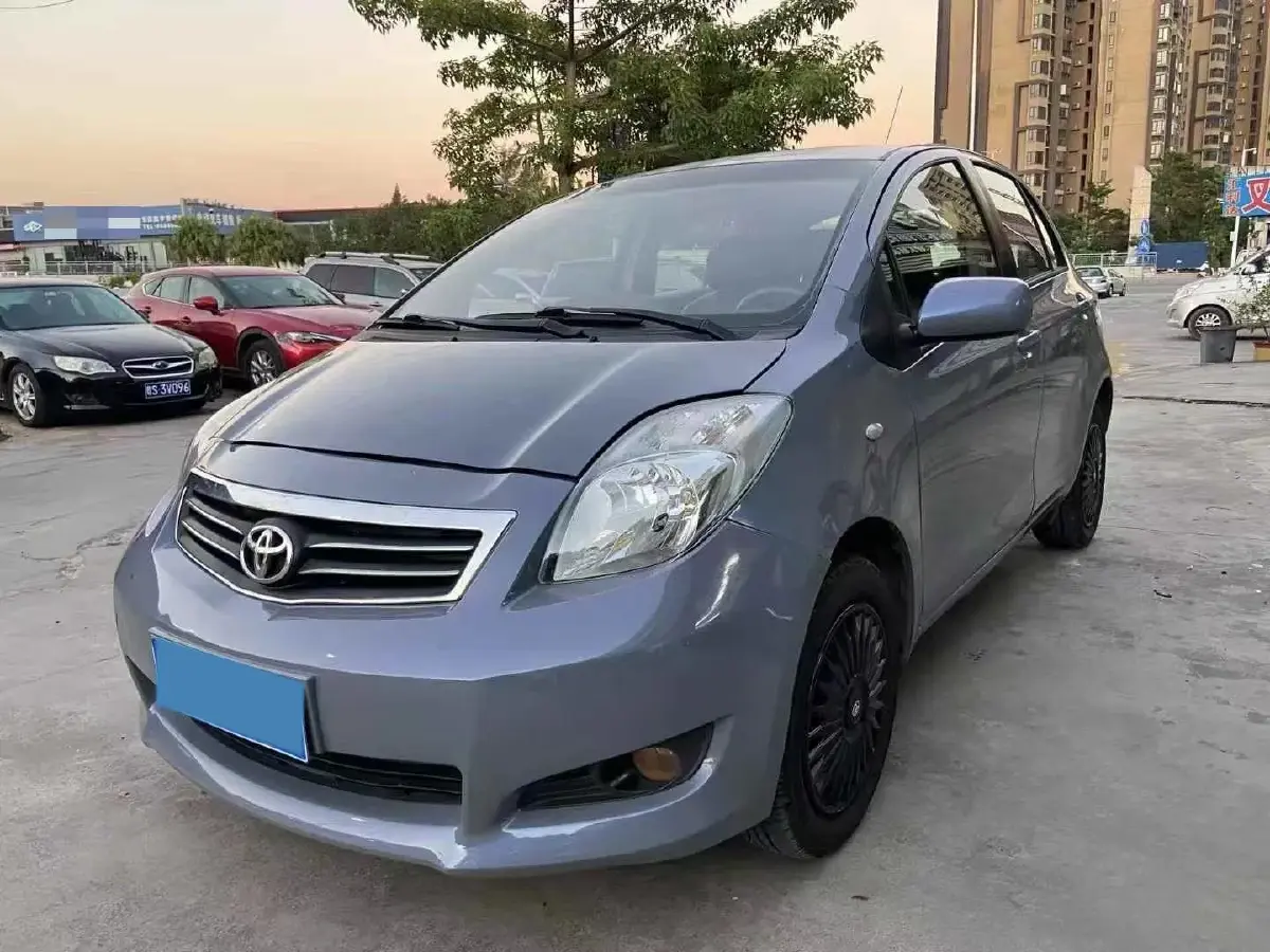 2011 Toyota Yaris 1.6L 118HP L4 4AT