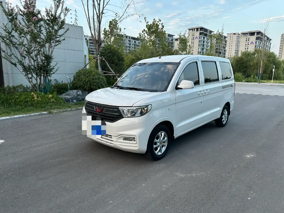 2022 WuLing HongGuang V 1.5L 99HP L4 6MT