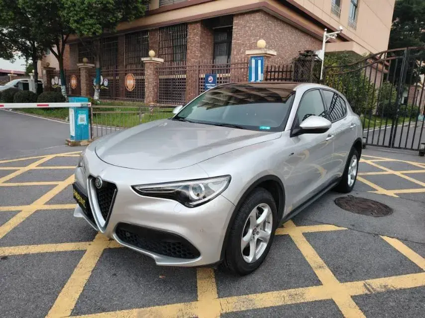 2017 Alfa Romeo Stelvio 2.0T 200HP L4 8AT