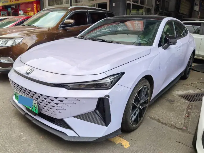 2024 ChangAn UNI-V iDD 1.5L 110HP L4 E-CVT PHEV 18.99KWH