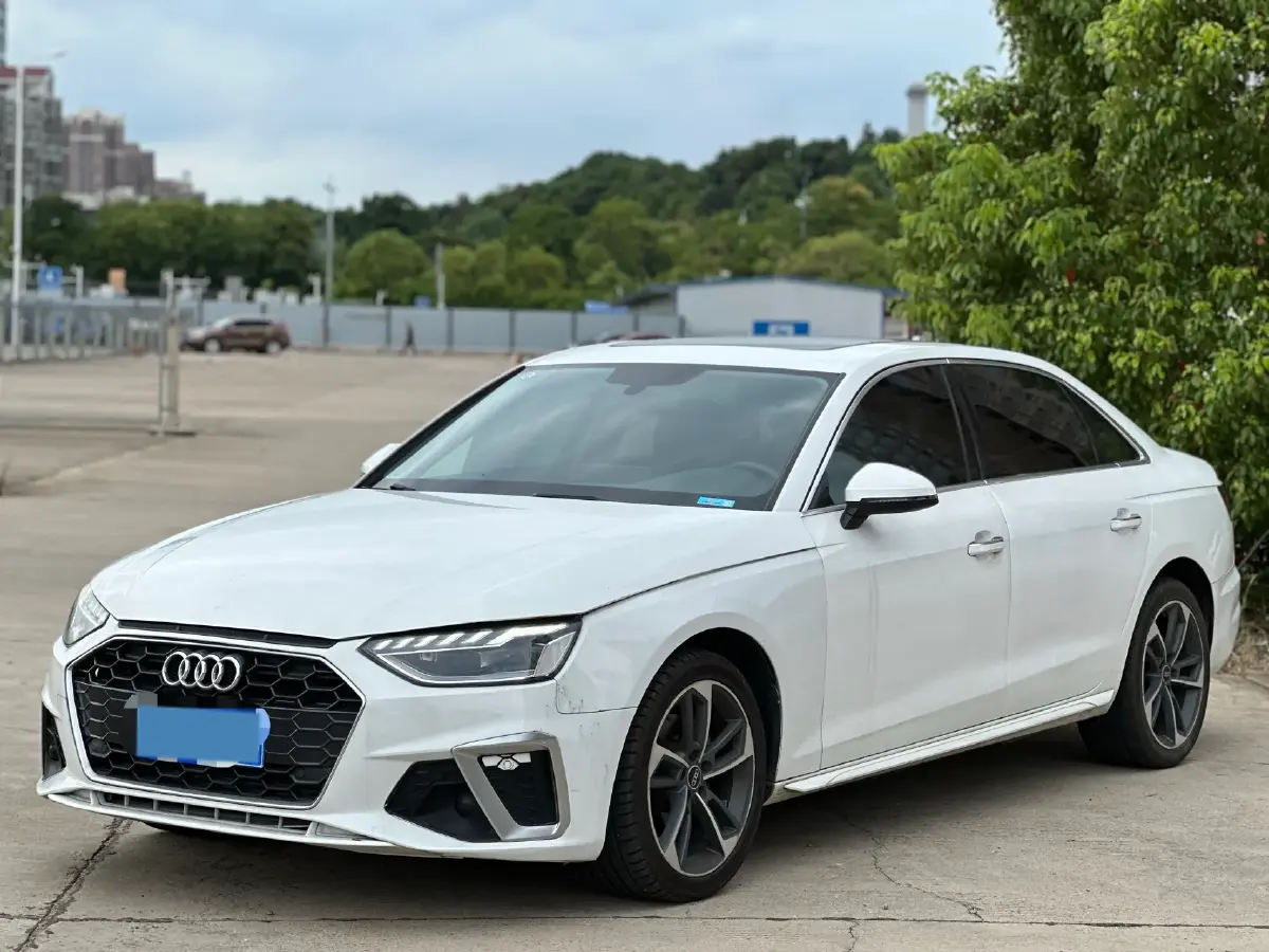 2022 Audi A4L 2.0T 190HP L4 7DCT
