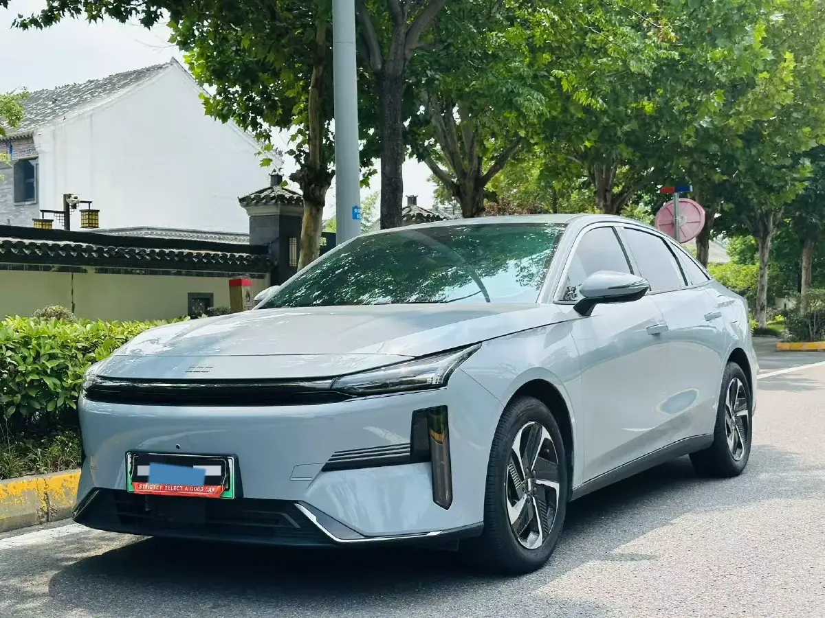 2023 Geely Galaxy L6 1.5T 163HP L4 3DHT PHEV