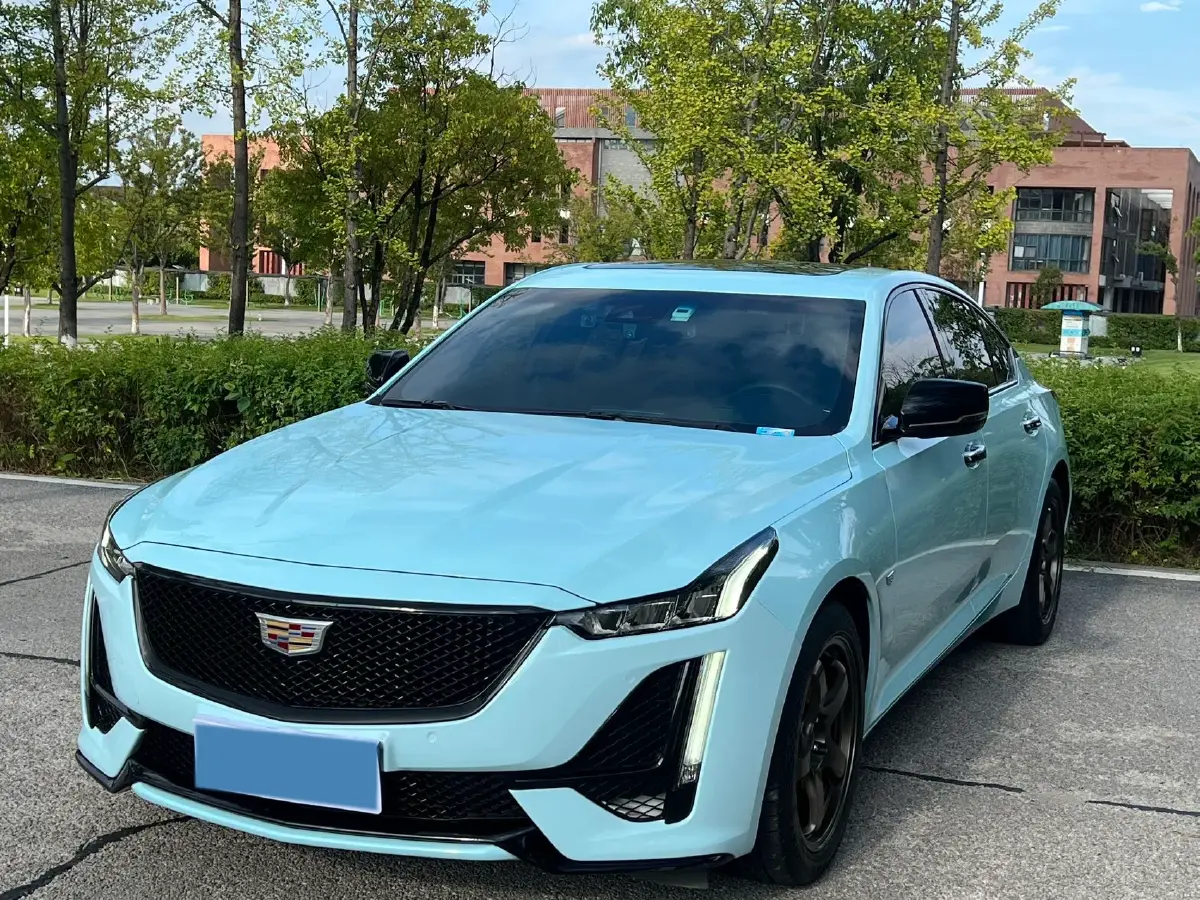 2022 Cadillac CT5 2.0T 237HP L4 10AT