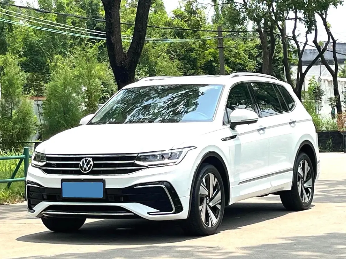 2023 Volkswagen Tiguan L 2.0T 220HP L4 7DCT