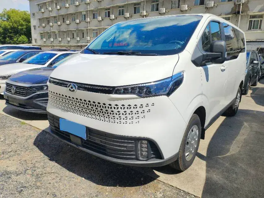 2023 MAXUS XinTu V70 2.0T 125HP L4 6MT